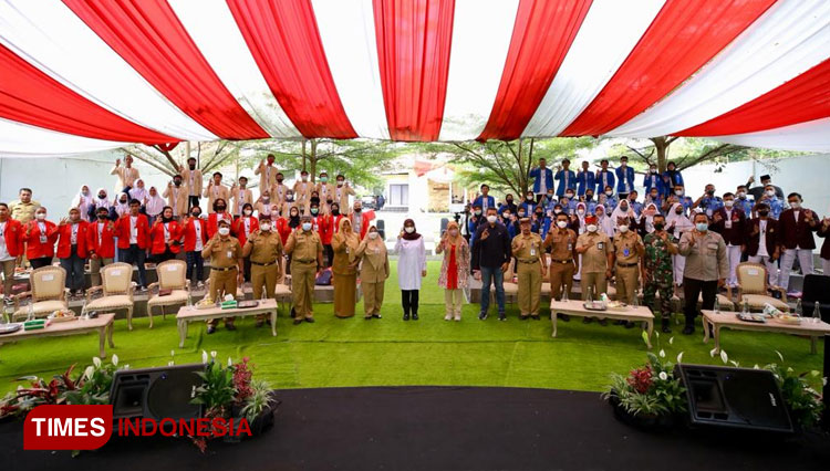 Bupati-IPuk-b.jpg