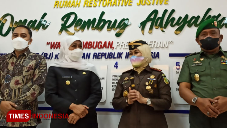 GUbernur-Khofifah-a.jpg