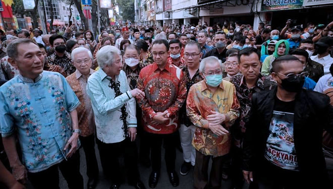 Gubernur DKI Jakarta Anies Baswedan saat meresmikan Gapura Chinatown Glodok Pancoran, Jakarta (FOTO: Pemprov DKI Jakarta)