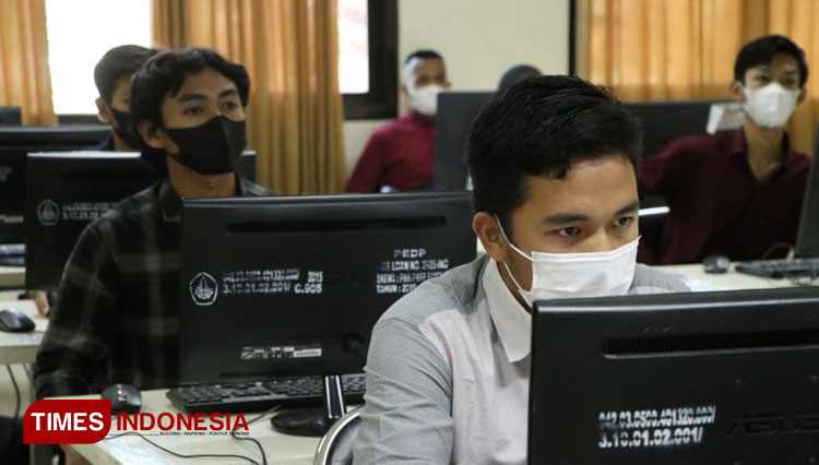 Tes CBT SBMPN Polije 2022. (Foto: AJP TIMES Indonesia)