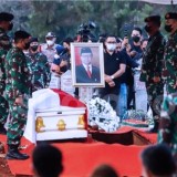 Jenazah Menpan-RB Tjahjo Kumolo Dimakamkan di TMP Kalibata Jakarta Selatan 