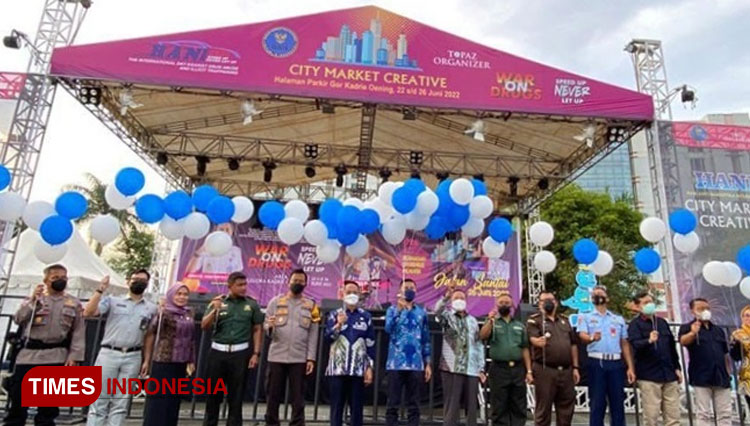 Foto bersama pada peluncuran aplikasi Si Pesut. (foto: Iqbal/TIMES Indonesia)