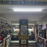 Pasar Antik Cikapundung, Lokasi Tepat Berburu Barang Vintage di Kota Bandung