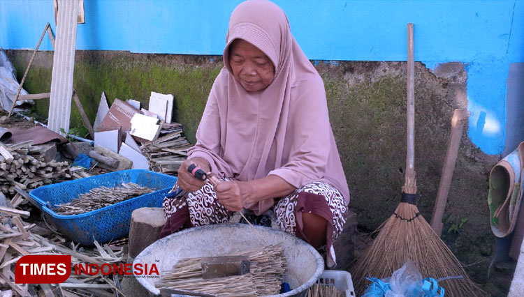 Pengrajin-sujen-Majalengka-3.jpg