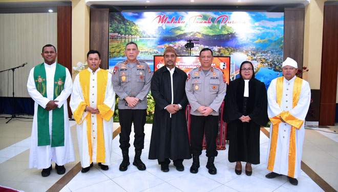 Peringatan Hari Bhayangkara bersama tokoh agama di rumah dinas Kapolda Maluku, Aspol Tantui, Kota Ambon, Jumat (1/7/2022). (Foto: Humas Polda Maluku) 