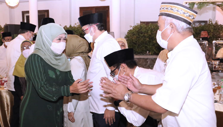 Berangkat Haji, Gubernur Khofifah Minta Kepala OPD Maksimalkan Seluruh Kinerja