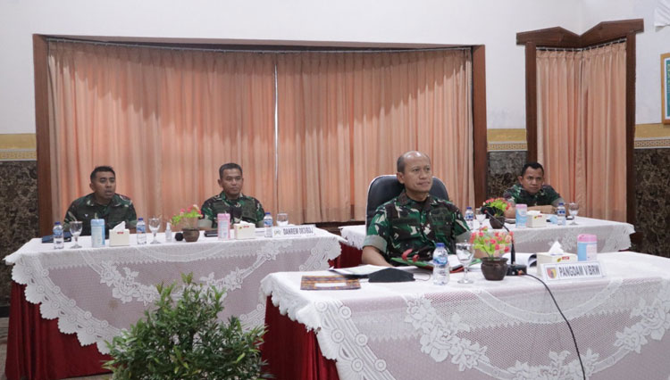 Danrem 083/Bdj Dampingi Pangdam Rapat PPKM Jawa-Bali Secara Virtual