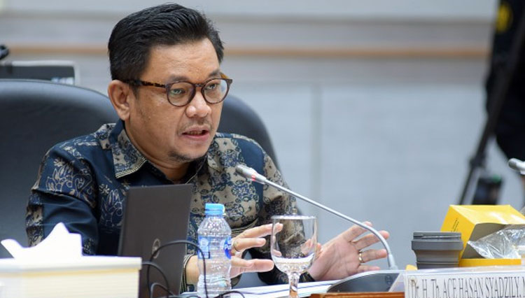 Ketua DPP Golkar, Ace Hasan Syadzily saat memberikan keterangan pers (foto: Dokumen/DPR)