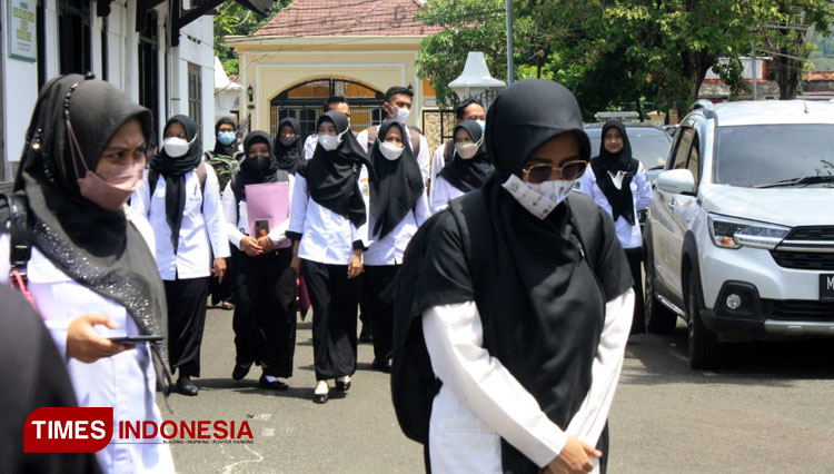 Rekrutmen Pppk Tahap Tiga Di Pacitan Belum Jelas Guru Honorer Menjerit