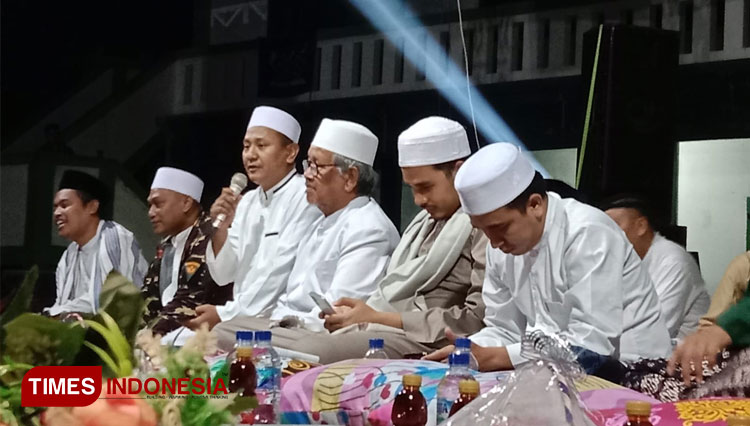 Rohmat Marzuki, Ketua Fraksi Gerindra DPRD Jawa Tengah mengisi pengajian bertema wawasan kebangsaan (Foto Firmansyah/TIMES Indonesia)
