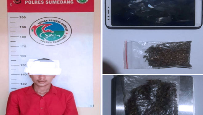 Tersangka AHS berikut barang buktinya berhasil di amankan Satres Narkoba Polres Sumedang Jabar, Selasa (5/7/2022). (FOTO: Humas Polres for TIMES Indonesia) 