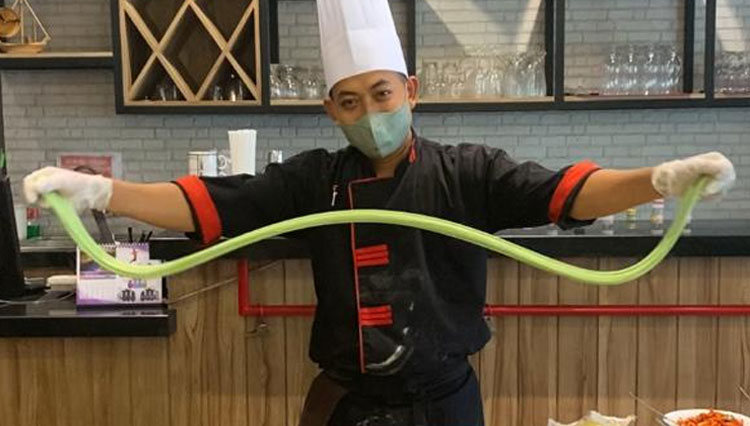 Live Cooking Mie Lamian yang akan dilauching, (7/7/2022) di Luminor Hotel Jember. (Foto: Luminor Hotel Jember for TIMES Indonesia)