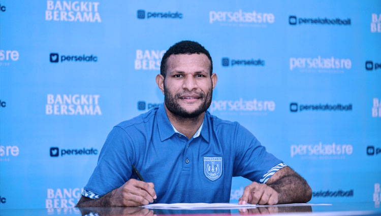 Pertajam Lini Serang, Persela Gaet Marinus Manewar