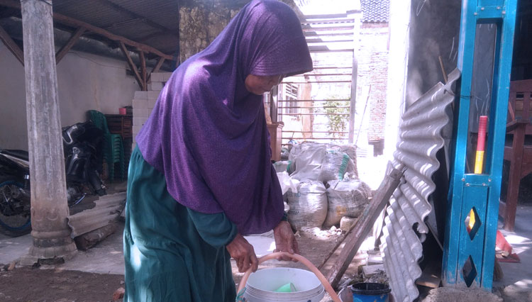 Warga-Desa-Widasari-2.jpg