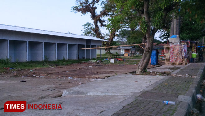 Kios-kios di Pasar Lawas Majalengka Mulai Menyingkir. (FOTO: Herik Diana/TIMES Indonesia)