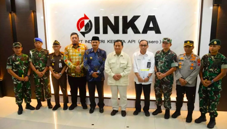Menhan-RI-di-PT-INKA-a.jpg