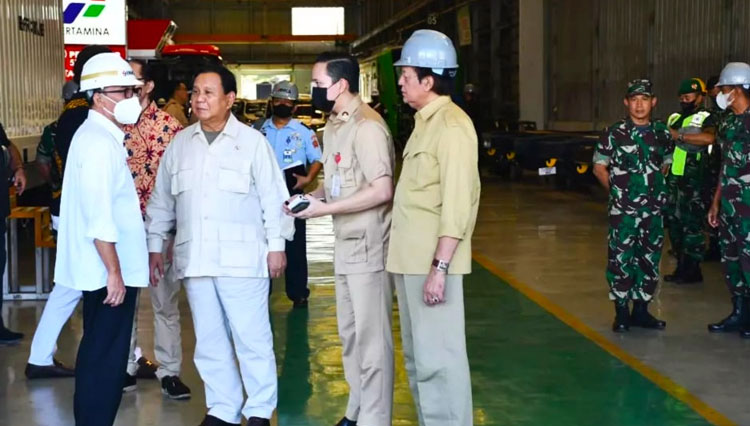 Menhan RI Prabowo Subianto saat peninjauan di PT INKA (Foto: Penrem 081/DSJ)