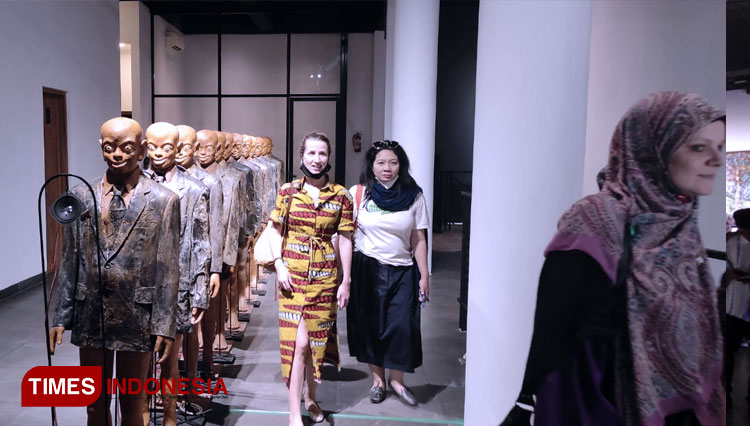 Karya-Seniman-Entang-Wiharso-3.jpg