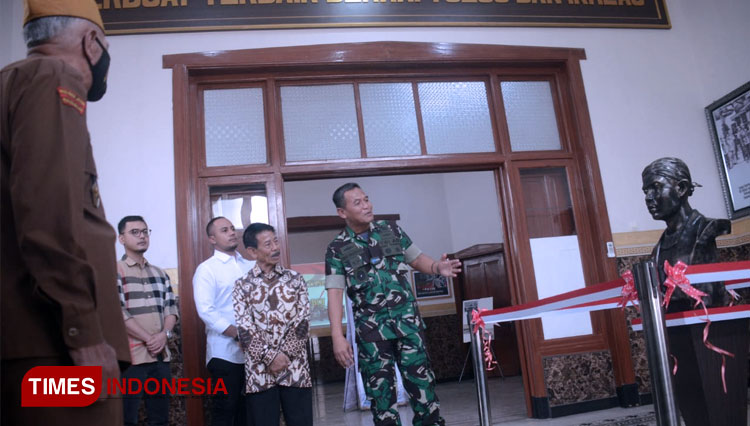 Danrem 083/BDJ Resmikan Patung Panglima Besar Jenderal Sudirman 'Aku Pernah Disini'
