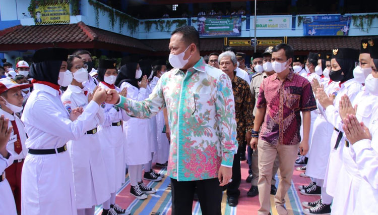 Ketua MPR RI Berikan Motivasi kepada Civitas Akademika SMPN 49 Jakarta