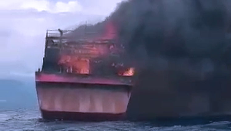 KM Lautan Papua Indah Terbakar di Laut Utara Probolinggo