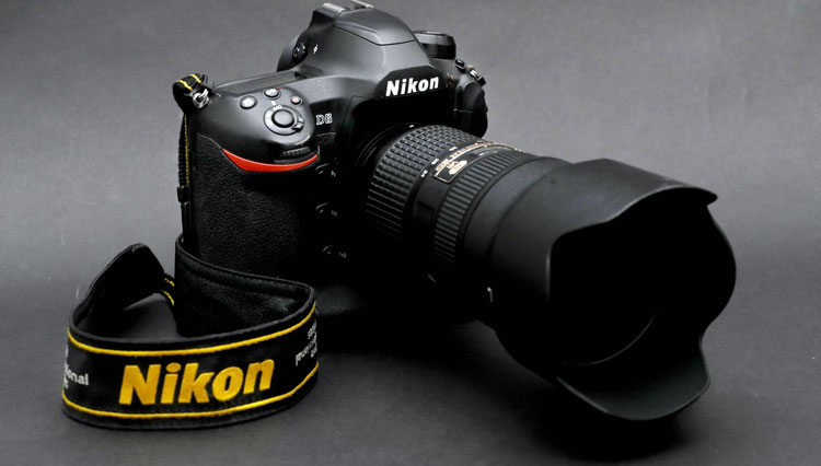 Kamera refleks lensa tunggal Nikon D6. Nikon telah berhenti mengembangkan kamera digital single-lens reflex baru karena penurunan penjualan.(FOTO: Kyodo)