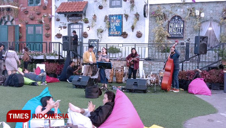 Menikmati Senja di Twilight Zone MATOS Sambil Nonton Jazz Gratis!