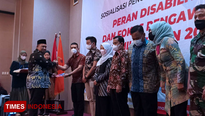 Melalui Buku, Bawaslu Kabupaten Malang Ajak Disabilitas Sukseskan Pemilu 2024