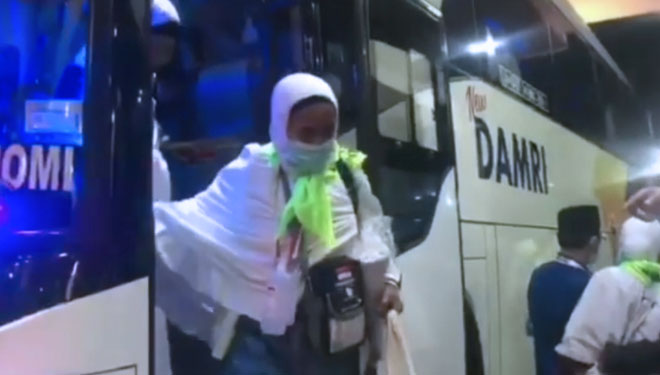 Jemaah-Haji-embarkasi-Solo-b.jpg