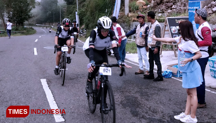 Cyclist peserta MLC 2022 harus menaklukkan banyak tanjakan di sepanjang rute. (Foto: Yupi Apridayani/TIMES Indonesia)