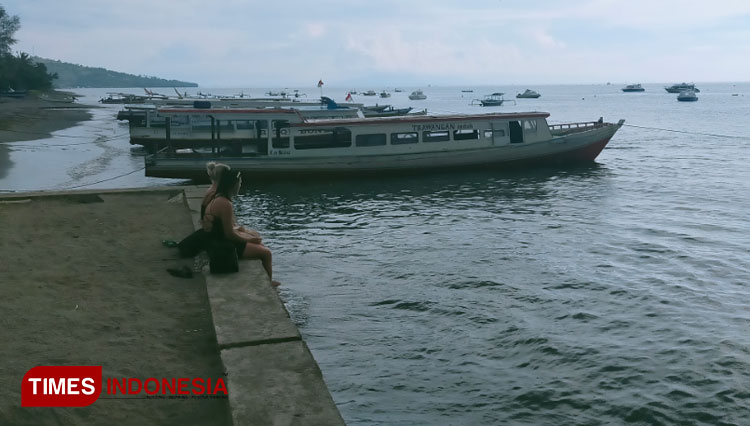 Kapal-publik-terparkir-di-Pelabuhan-Bangsal.jpg