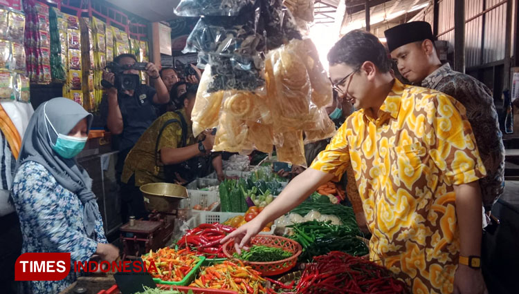 Pastikan Harga dan Stok Bahan Pokok Aman, Wamendag RI Blusukan ke Pasar Tradisional Kendal