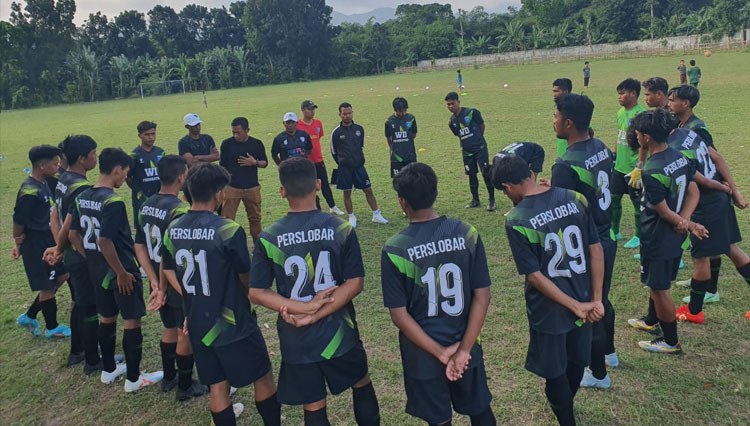 Skuad Perselobar Lombok Barat saat menjalani agenda latihan.(Foto: Media Officer Perselobar)