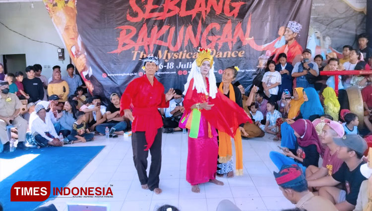 Suasana-ritual-Seblang-Bakungan-2.jpg