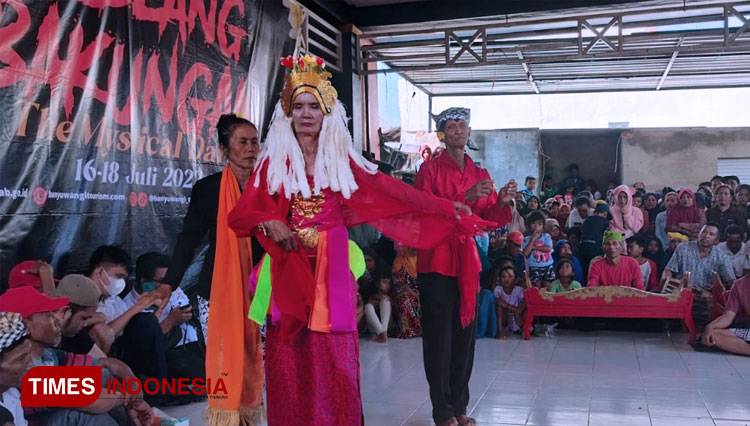 Suasana-ritual-Seblang-Bakungan-3.jpg