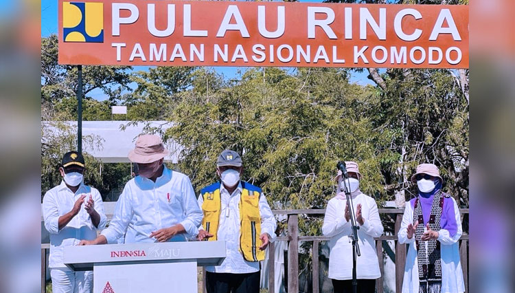 Presiden Jokowi usai meresmikan dan meninjau penataan kawasan Pulau Rinca, Taman Nasional Komodo, Kabupaten Manggarai Barat, Labuan Bajo, Nusa Tenggara Timur. (FOTO: Setkab RI)