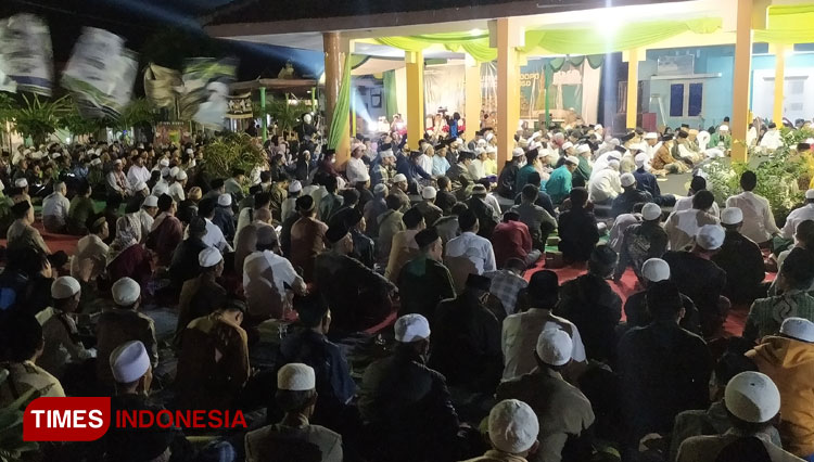 holawat-Burdah-di-pendapa-Kecamatan-Maesan.jpg