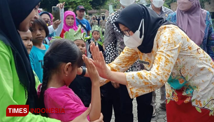Bikin Haru, Bupati Banyuwangi Hibur dan Motivasi Anak Penyandang Disabilitas