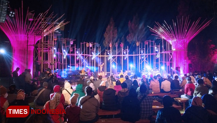 pagelaran-Jazz-Gunung-Bromo-2.jpg