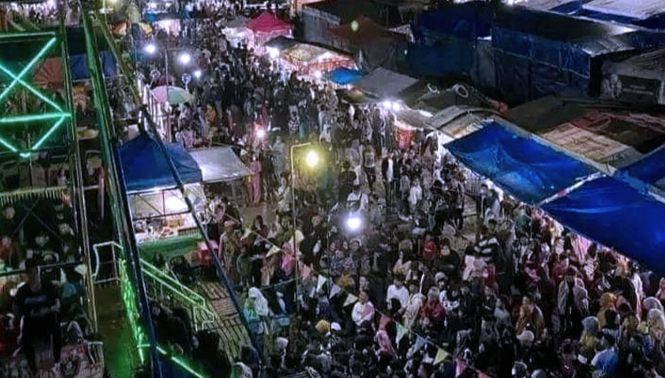 Antusias, Warga Kota Banjar Berdesakan Serbu Pasar Malam