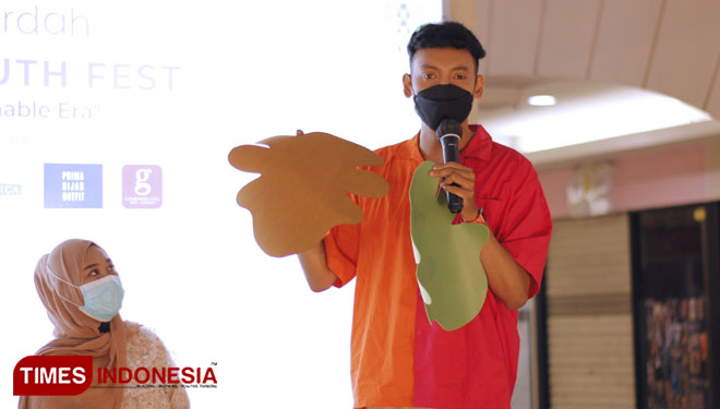Wardah melalui talkshow di Beauty Moves Youth Fest mengajak anak muda agar percaya diri dan bangga dengan produk lokal serta lebih peduli terhadap lingkungan khususnya limbah fashion, Senin (25/7/2022). (Foto: Lely Yuana/TIMES Indonesia) 