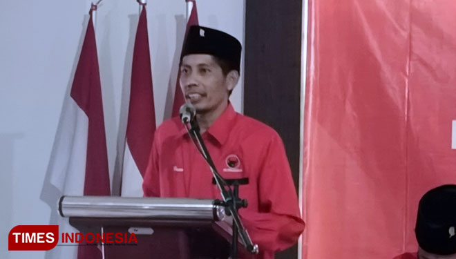 Ketua DPC PDI Perjuangan Husen saat memimpin Rapat DPC Diperluas di aula lantai 2 Rumah Makan Aqila, Deket Lamongan, Senin (25/7/2022), Foto : Moch. Nuril Huda/TIMES Indonesia)