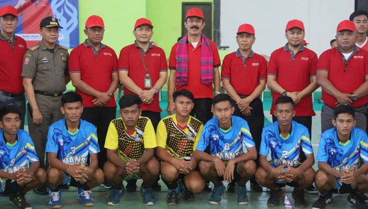 Wakil Bupati Pamekasan menghadiri langsung Pembukaan Bupati Cup 2022 di GOR Nyalaran Pamekasan, Madura. (Foto: Akhmad Syafi'i/TIMES Indonesia)