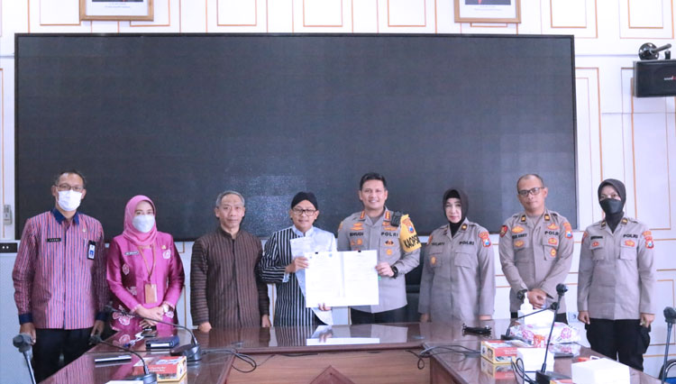 Suasana penandatanganan MoU Polresta Malang Kota bersama Pemkot Malang dalam rangka peningkatanan layanan prima Aplikasi Jogo Malang Presisi. (Foto: Humas Polresta Malang Kota)