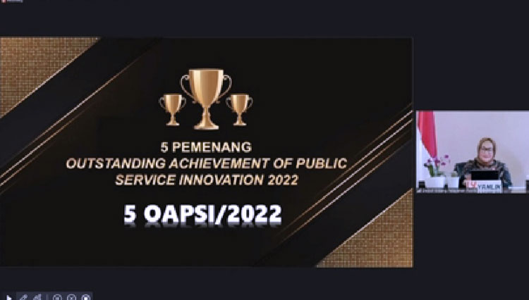 Deputi Pelayanan Publik Kementerian PANRB Diah Natalisa mengumumkan hasil akhir KIPP 2022 secara virtual, Kamis (28/7/2022). (Foto: Tangkapan Layar)
