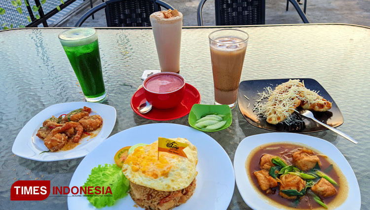 Some foods and beverages served at @Home Café and Resto. (Photo: Aditya Candra/TIMES Indonesia)