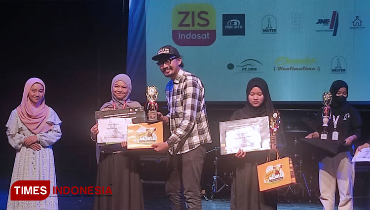 Tiga Finalis berhasil mendapatkan penghargaan dalam ajang Penganugerahan Awarding Night Broadcaster Awards ke-14 UMY. (Foto: Hendro S.B/TIMES Indonesia)