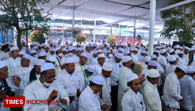 Haul Akbar Gresik di Jalan Veteran (Foto: Akmal/TIMES Indonesia)