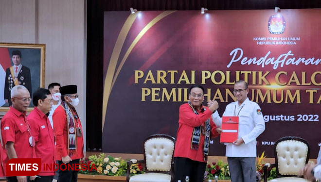 Surat Megawati Diserahkan Bambang Pacul, PDI Perjuangan Resmi Daftar Pemilu ke KPU