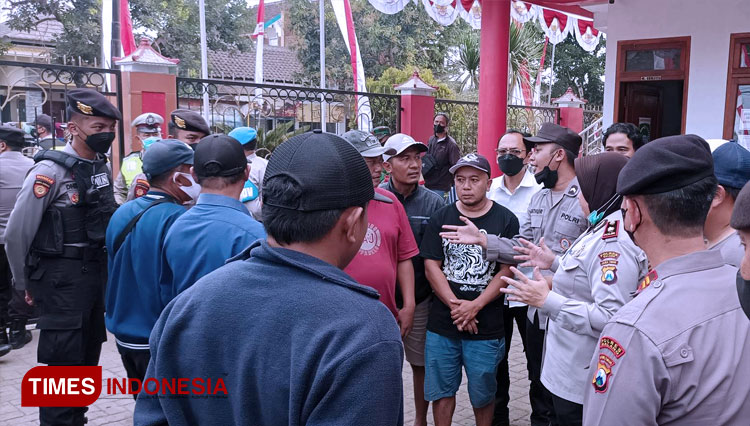 Tuntutan Belum Terpenuhi, Warga Desa Kuwolu di Kabupaten Malang Gelar Demo Lagi